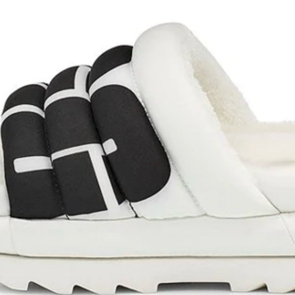 NIB UGG Puft Maxi Slide Logo White Real Lamb Fur - Size 6 - Picture 6 of 13